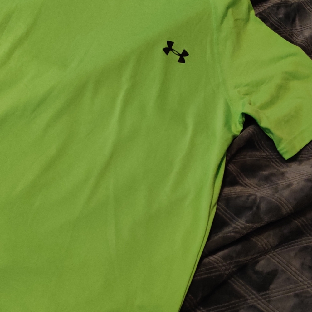 Nwot green ua shirt - Picture 3 of 5